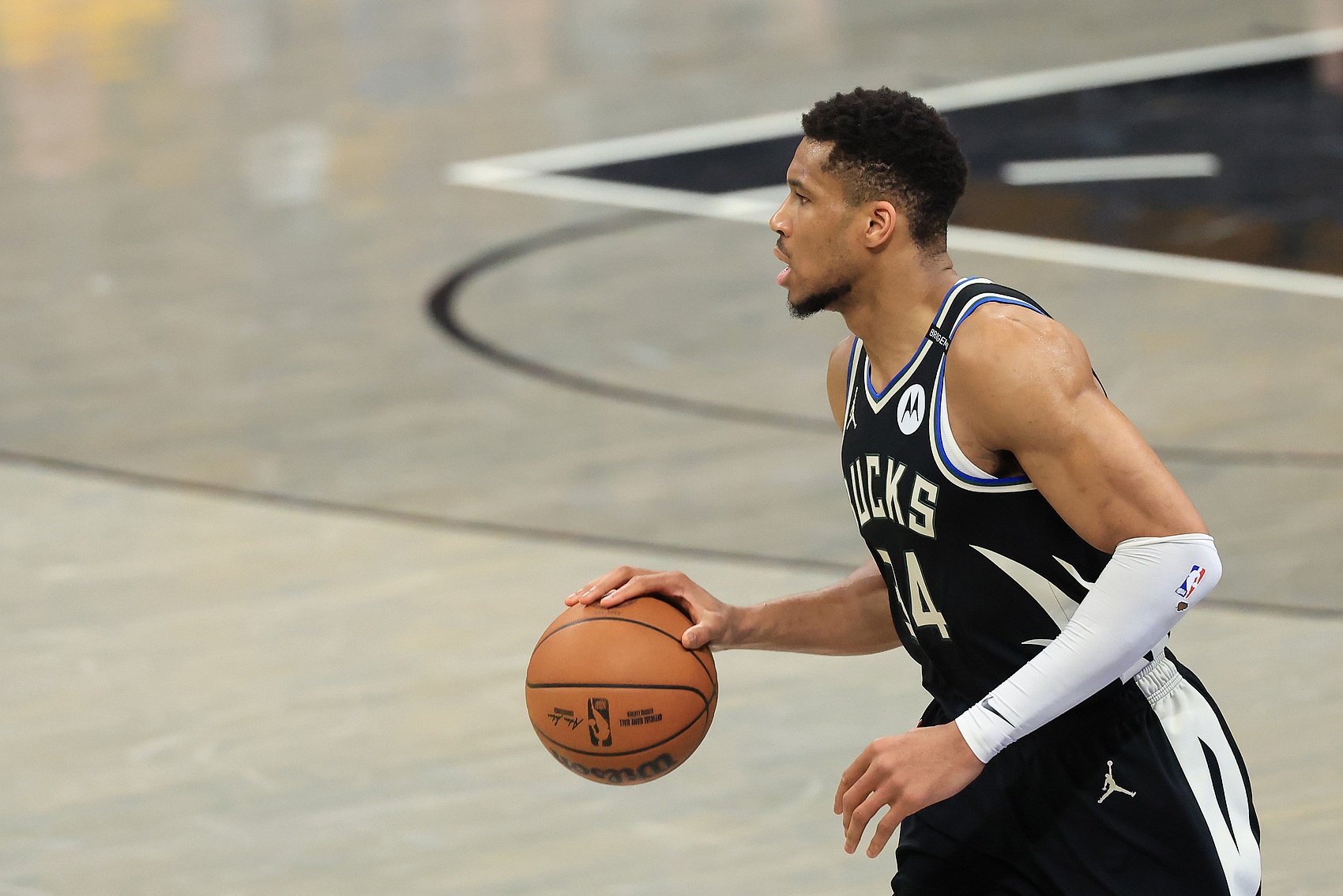 字母哥有望簽下NBA史上最大合同 4年2.9億續約雄鹿在即